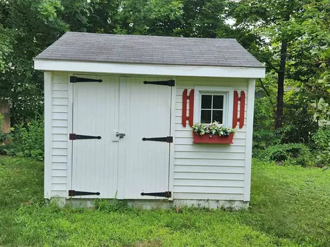4 Pond Street Loudon NH 03307