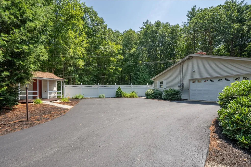 31 Poor Richards Drive Bow NH 03304