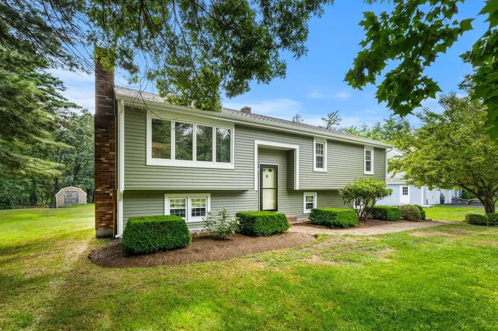 14 Woodside Drive Londonderry NH 03053