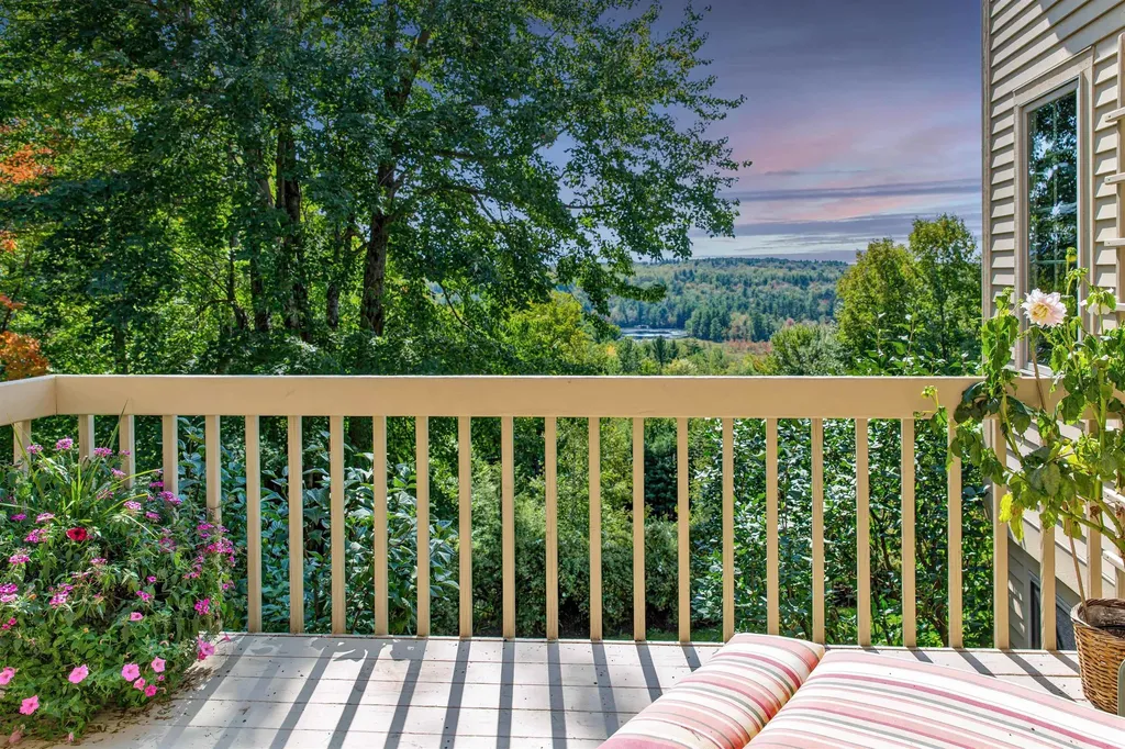 216 Woodland Trace New London NH 03257