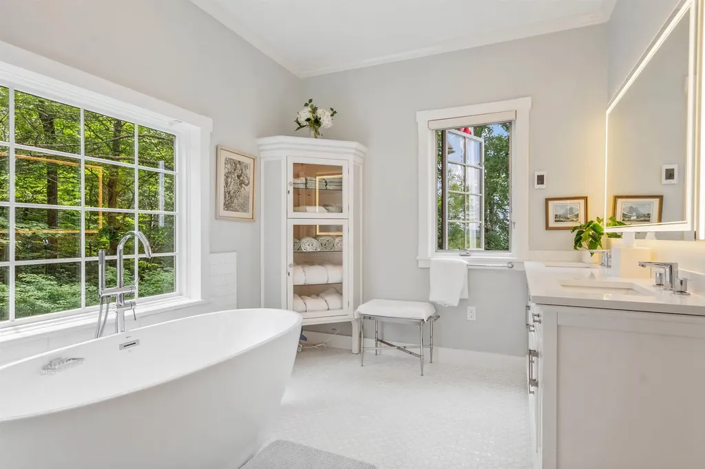 216 Woodland Trace New London NH 03257