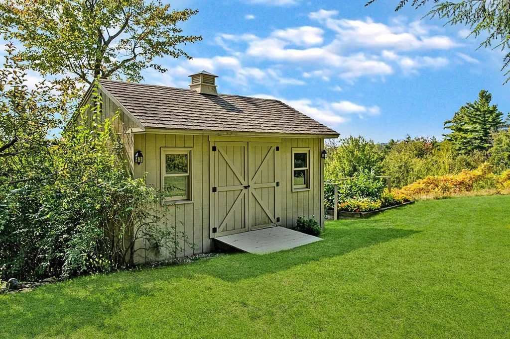 216 Woodland Trace New London NH 03257