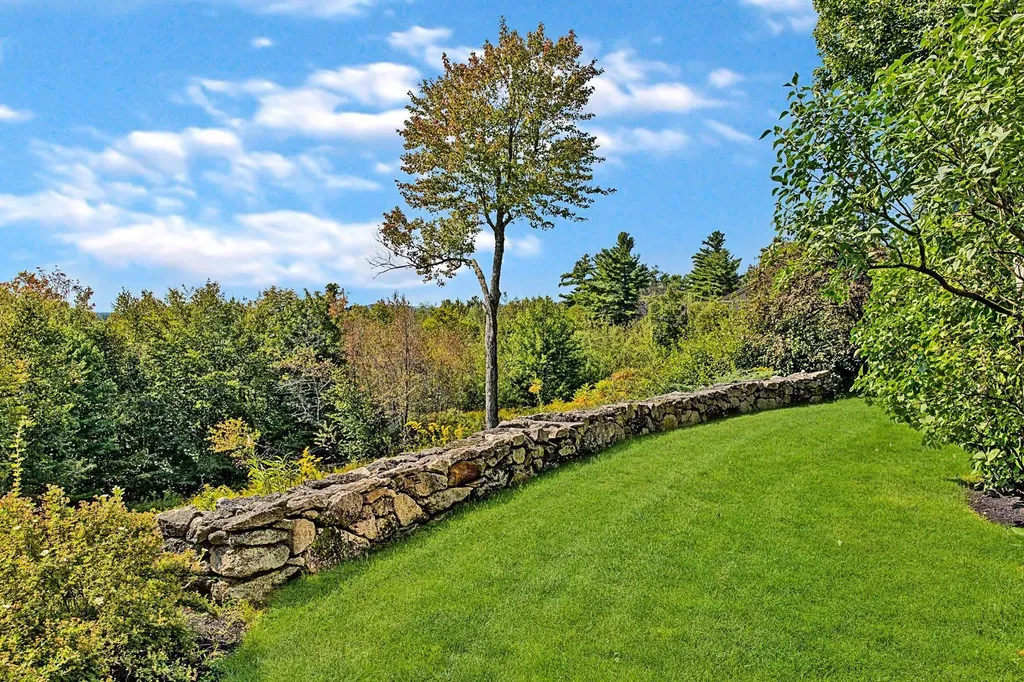 216 Woodland Trace New London NH 03257