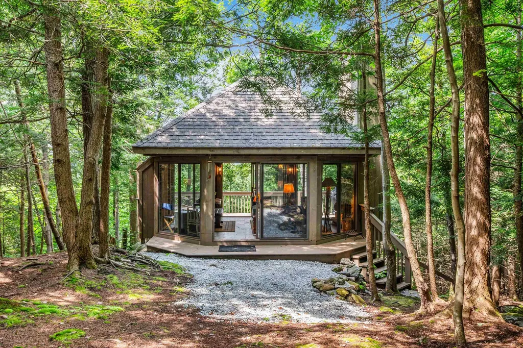216 Woodland Trace New London NH 03257