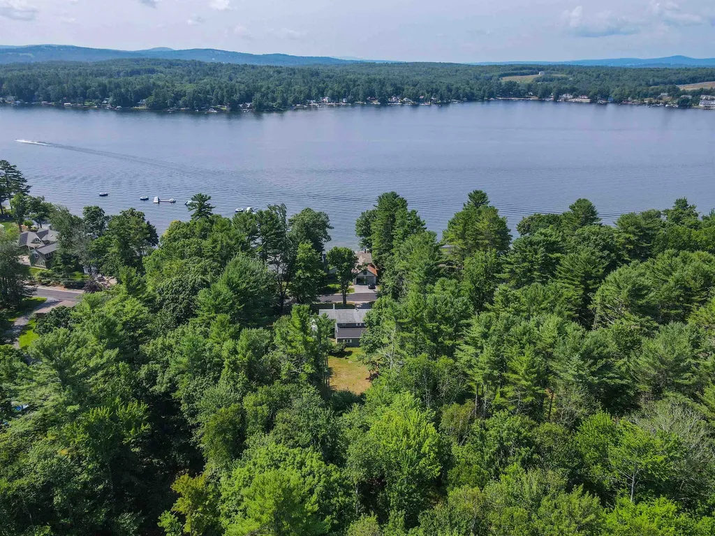 72 Shore Road Gilford NH 03249