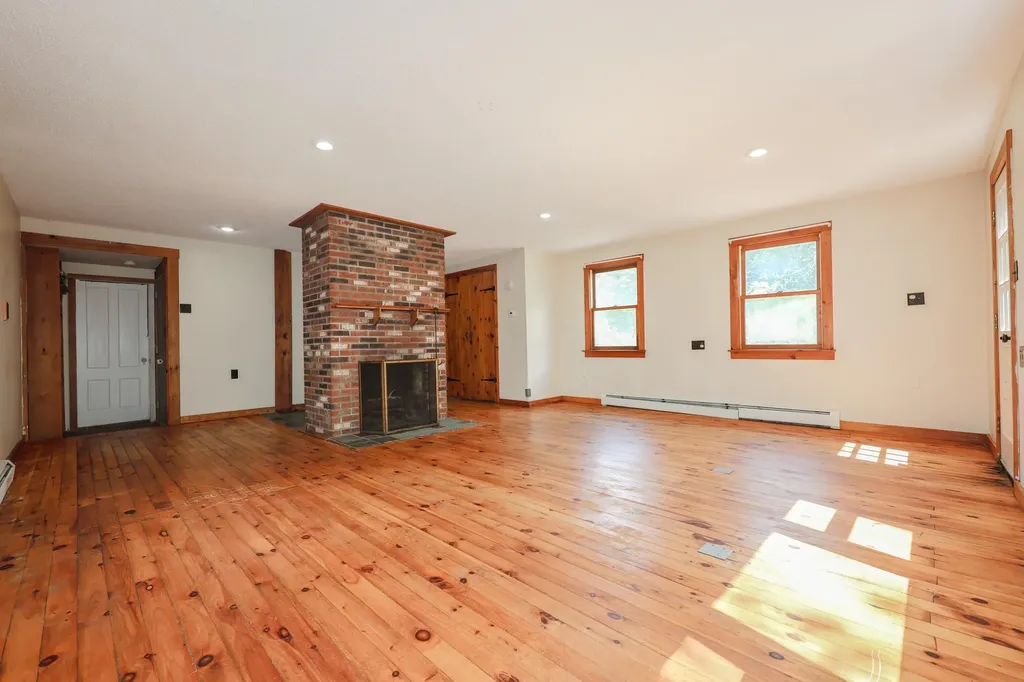 7 Old Deerfield Road Candia NH 03034