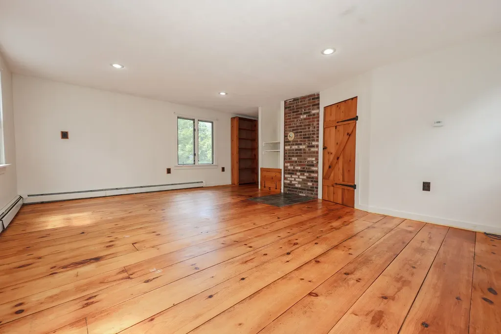 7 Old Deerfield Road Candia NH 03034