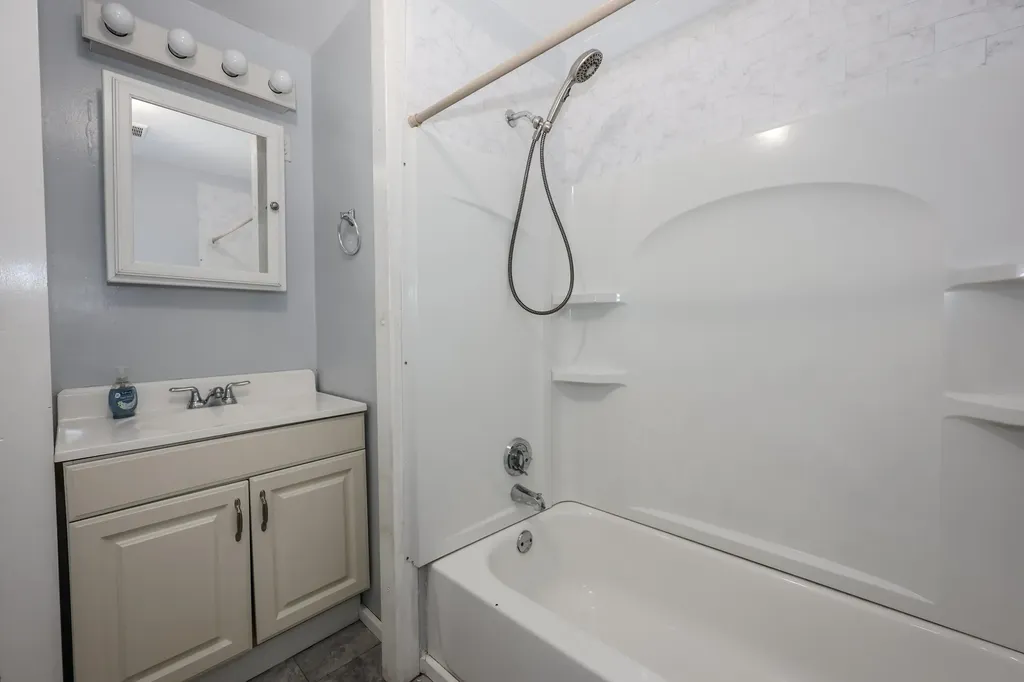 7 Old Deerfield Road Candia NH 03034