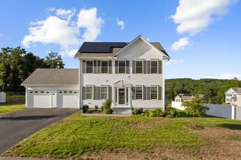 172 Brookview Drive Hooksett NH 03106