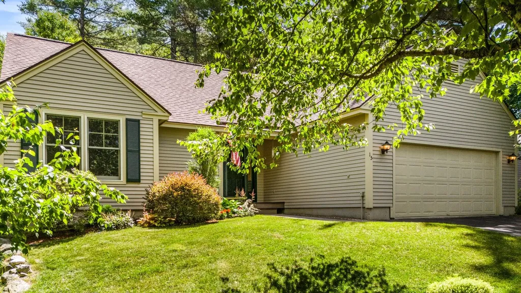 15 Clover Lane New London NH 03257