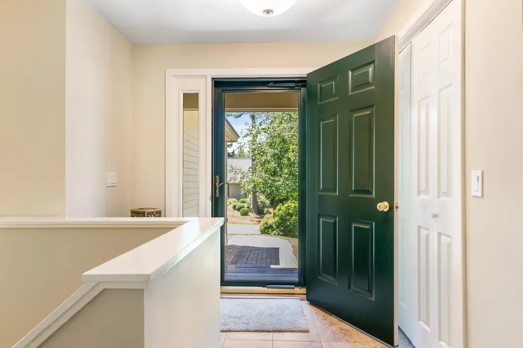 15 Clover Lane New London NH 03257