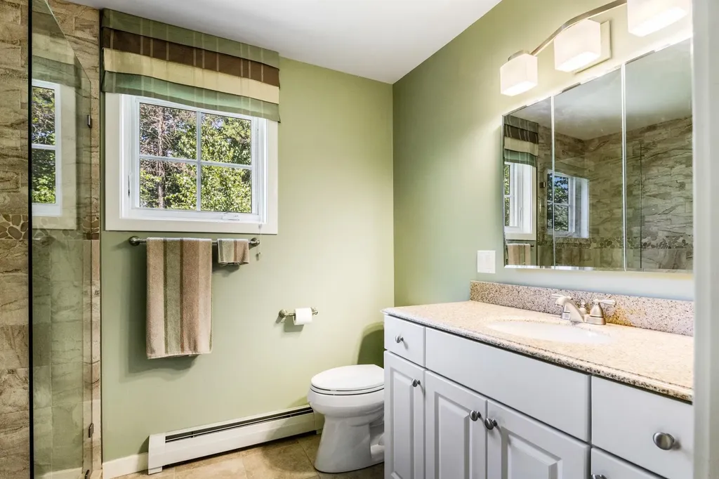 15 Clover Lane New London NH 03257