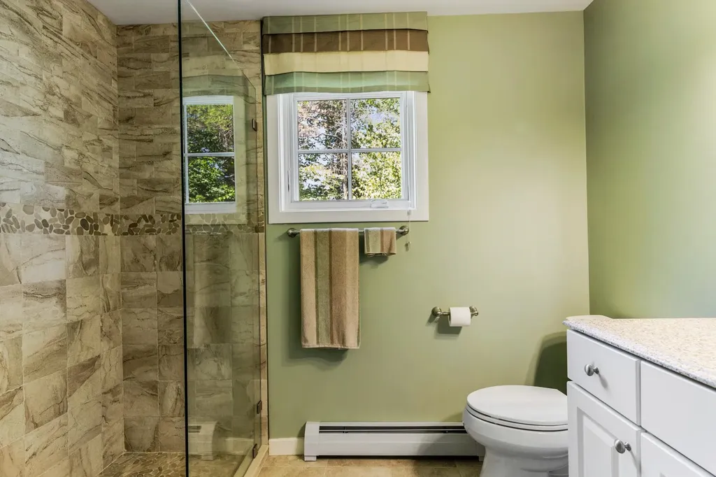 15 Clover Lane New London NH 03257