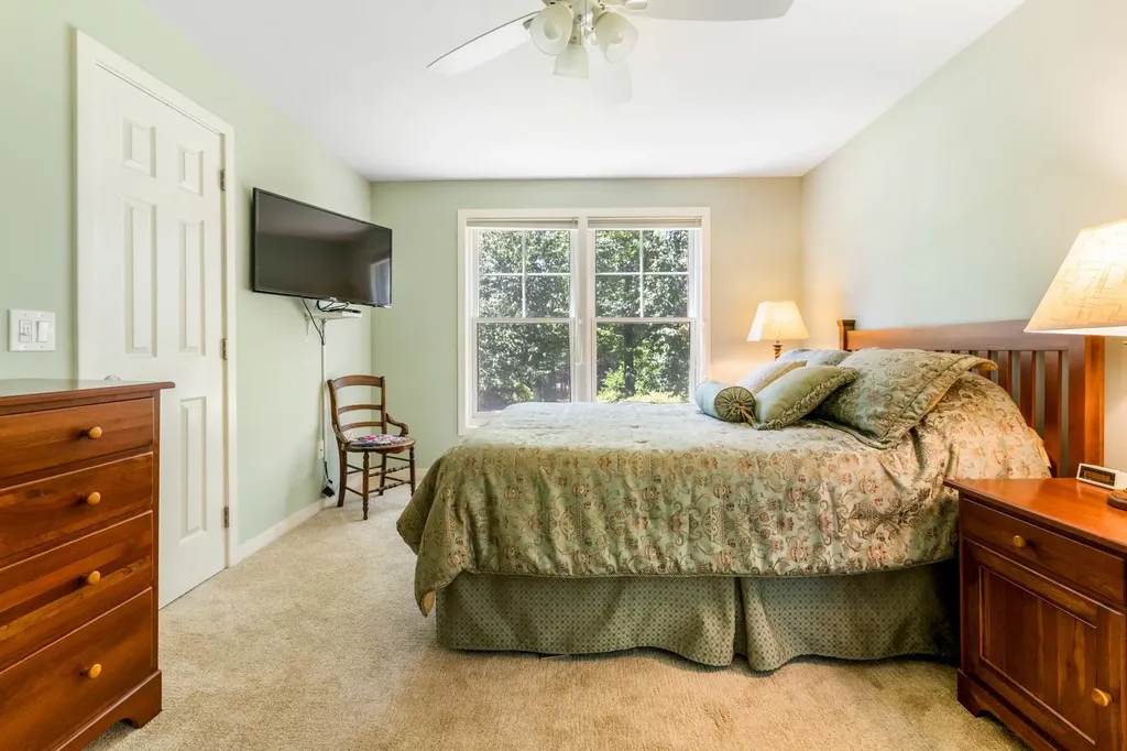 15 Clover Lane New London NH 03257