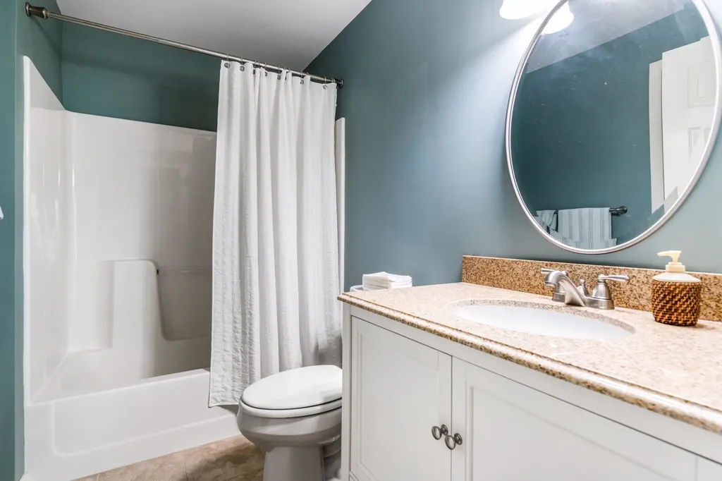 15 Clover Lane New London NH 03257