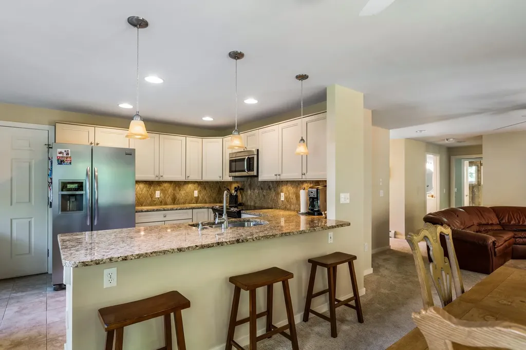 15 Clover Lane New London NH 03257