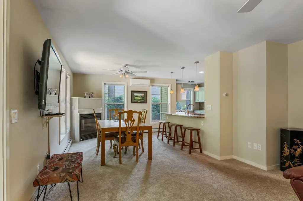 15 Clover Lane New London NH 03257