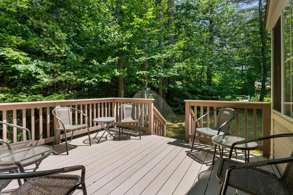 15 Clover Lane New London NH 03257