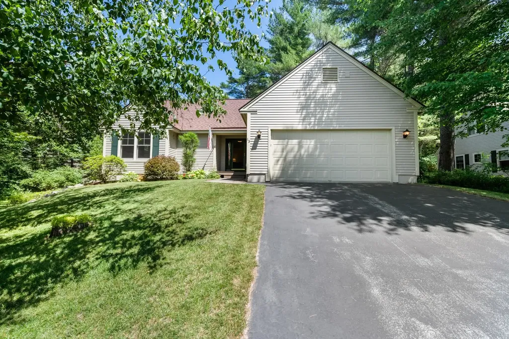 15 Clover Lane New London NH 03257