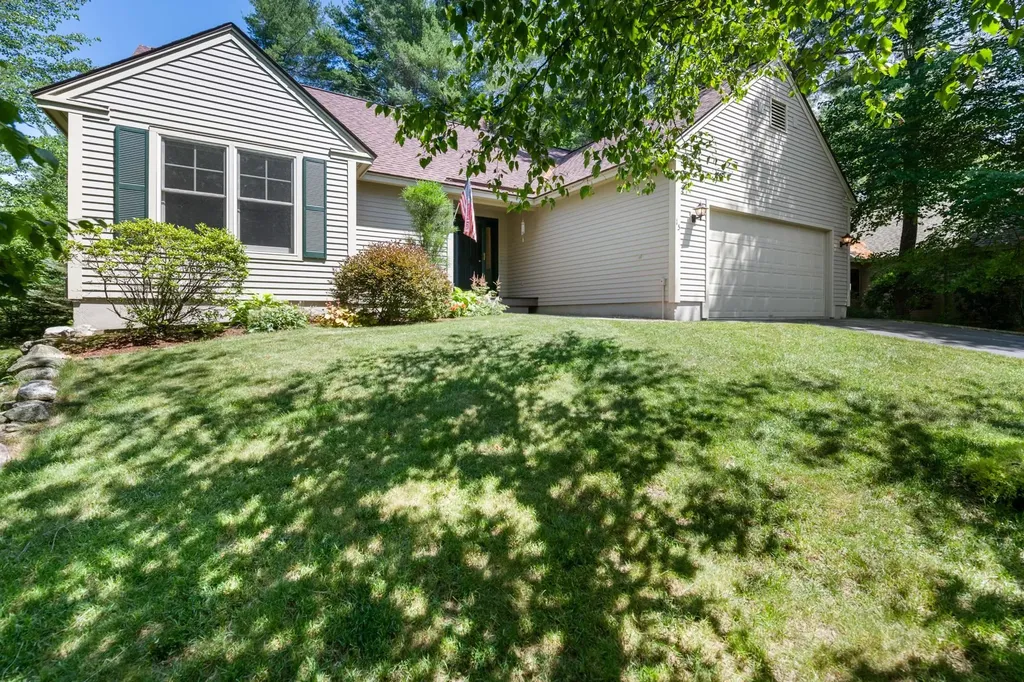 15 Clover Lane New London NH 03257