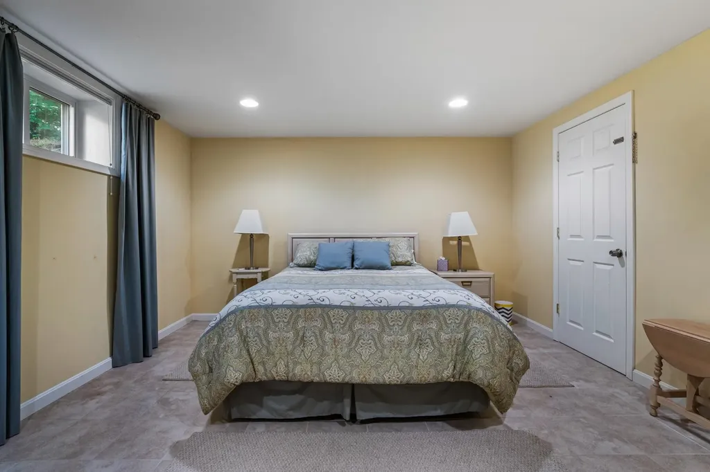 15 Clover Lane New London NH 03257