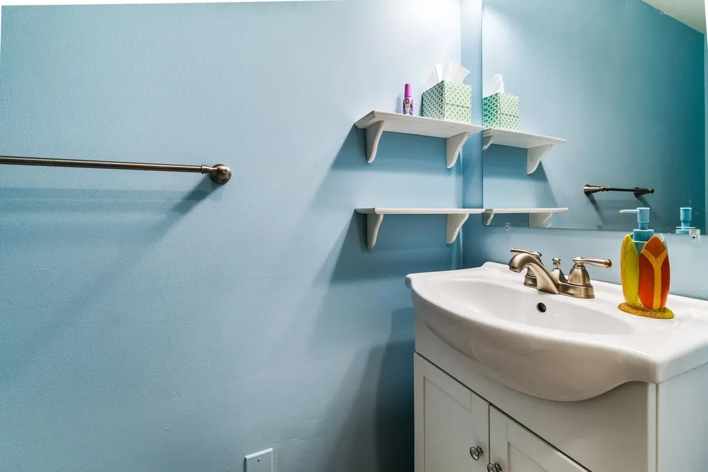 15 Clover Lane New London NH 03257