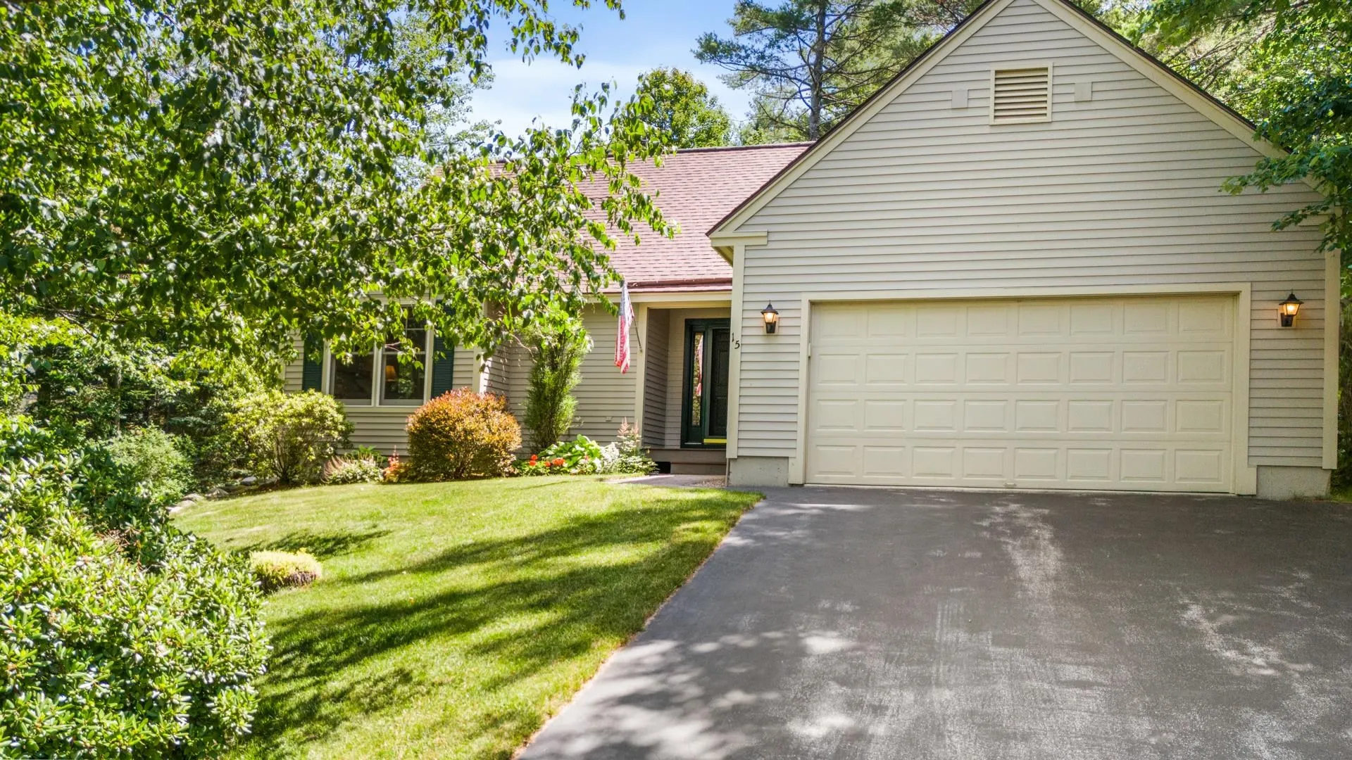 15 Clover Lane New London NH 03257