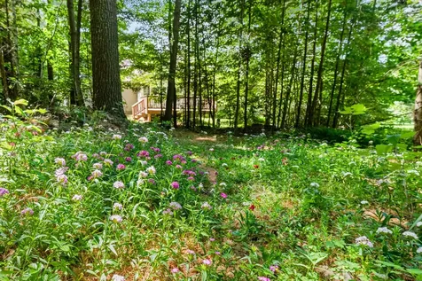 15 Clover Lane New London NH 03257