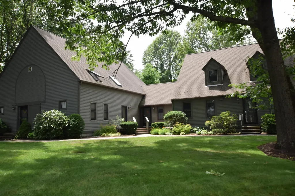 8 Montrose Drive Stratham NH 03885