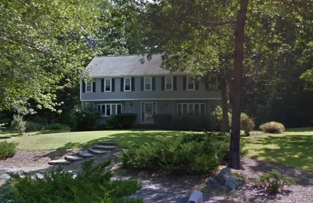 19 Carriage Lane Bedford NH 03110