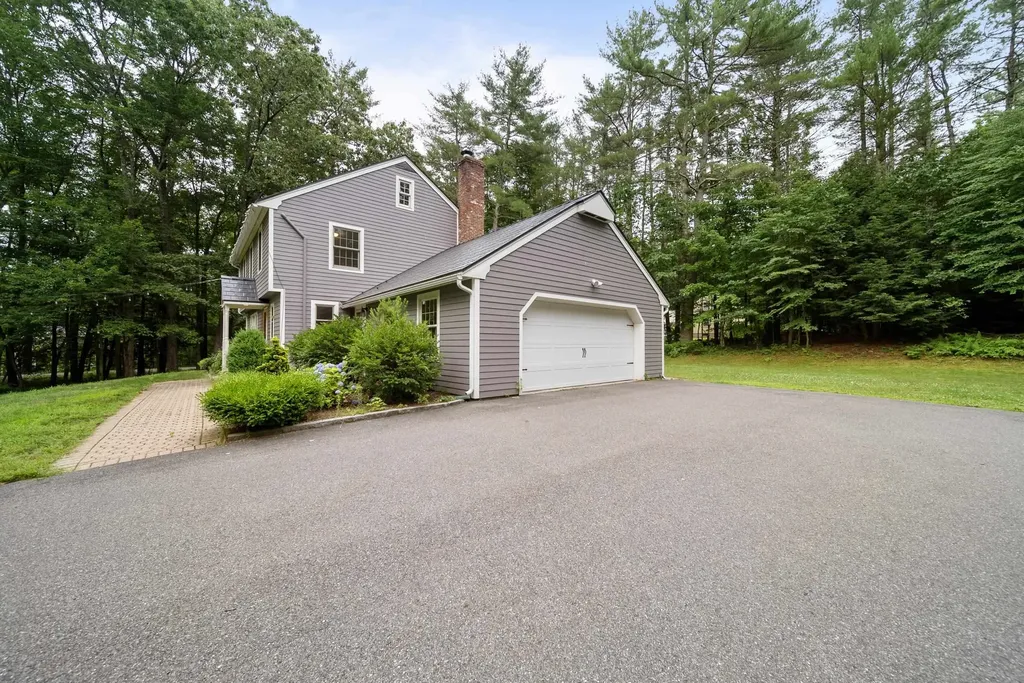 2 Rice Lane Bedford NH 03110