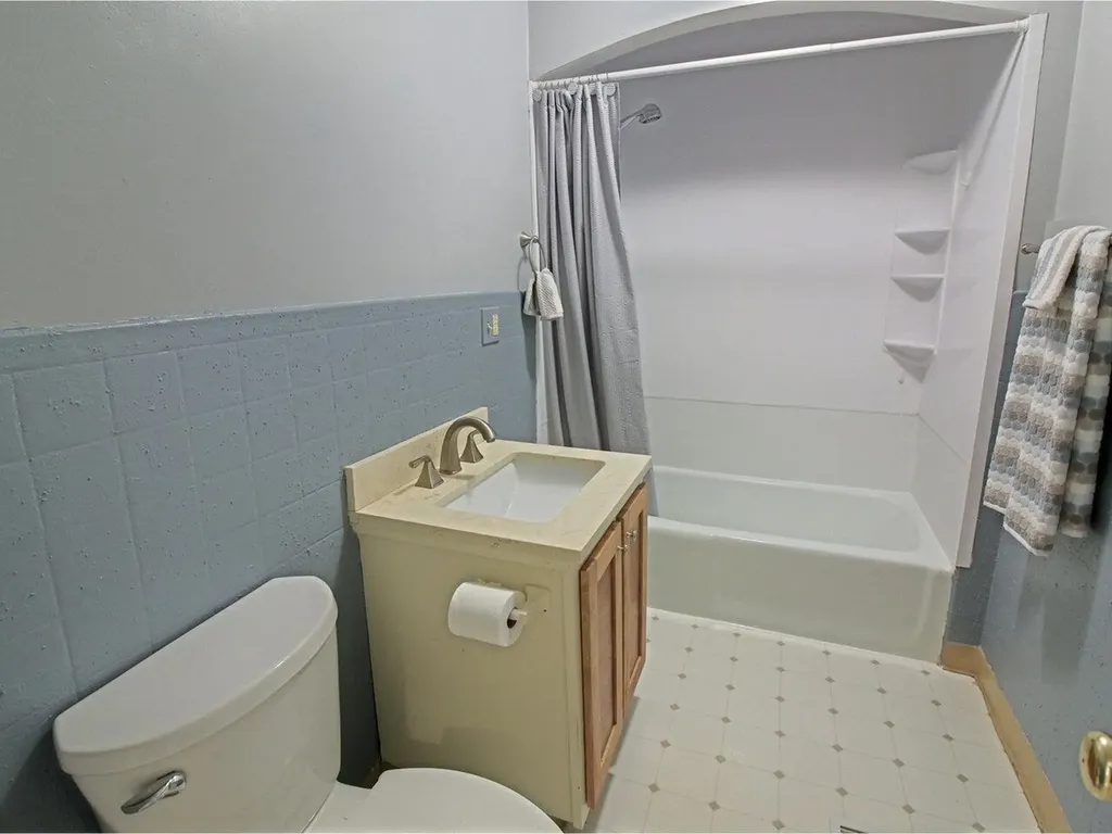 62 Cayuga Court Burlington VT 05408