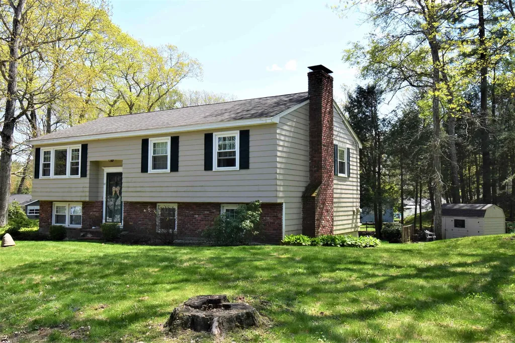 17 Parsons Way Kingston NH 03848