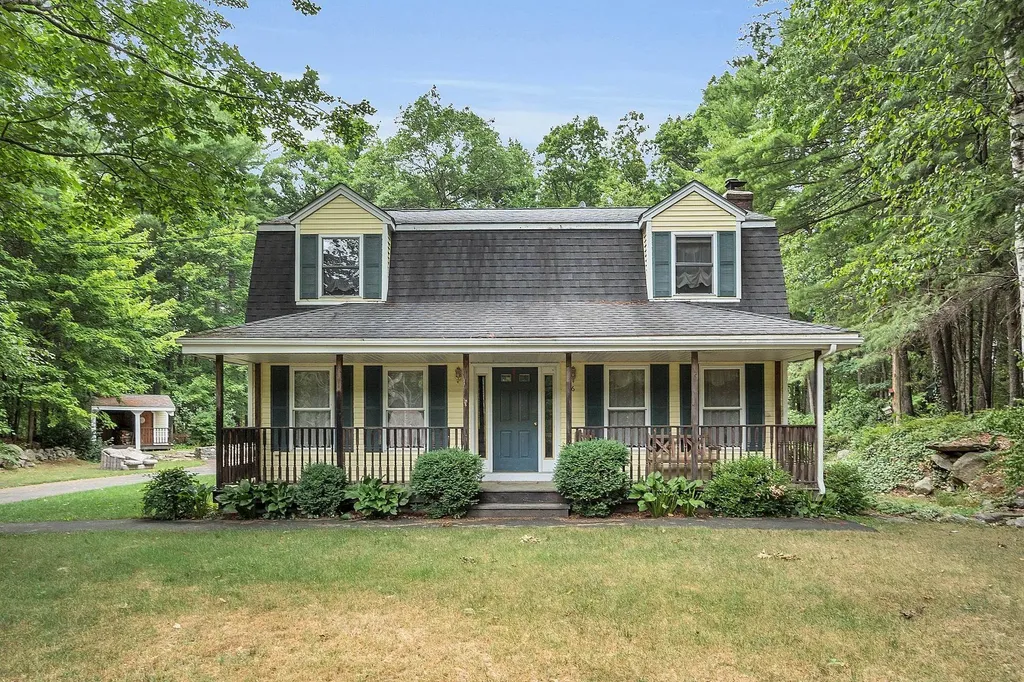 6 Stonewood Lane Hudson NH 03051