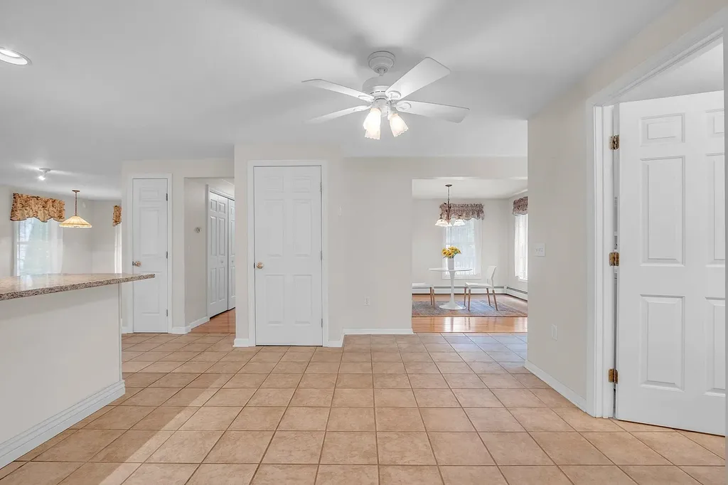 6 Stonewood Lane Hudson NH 03051