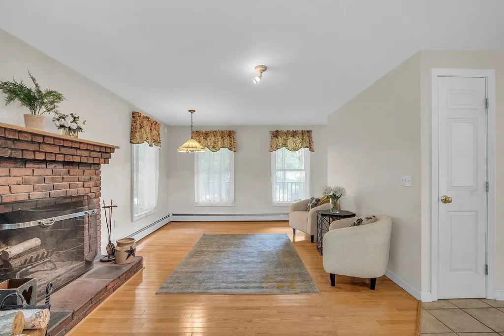 6 Stonewood Lane Hudson NH 03051