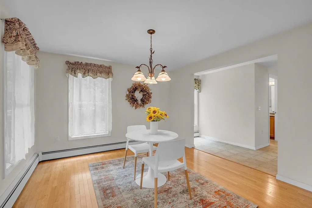6 Stonewood Lane Hudson NH 03051