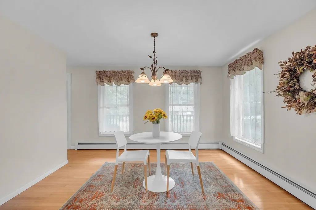 6 Stonewood Lane Hudson NH 03051