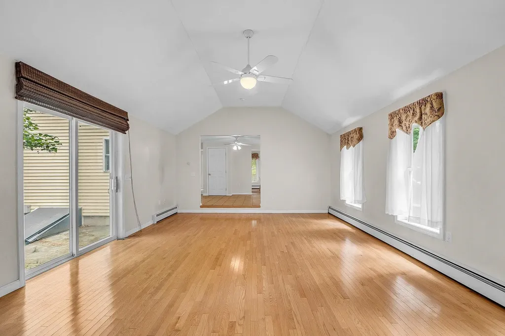 6 Stonewood Lane Hudson NH 03051
