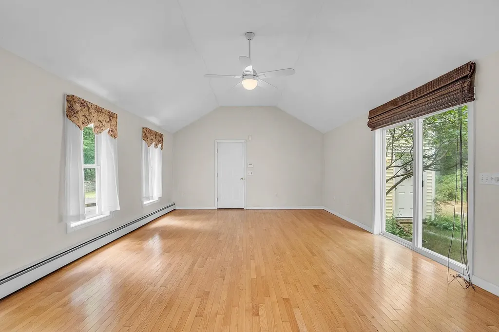 6 Stonewood Lane Hudson NH 03051