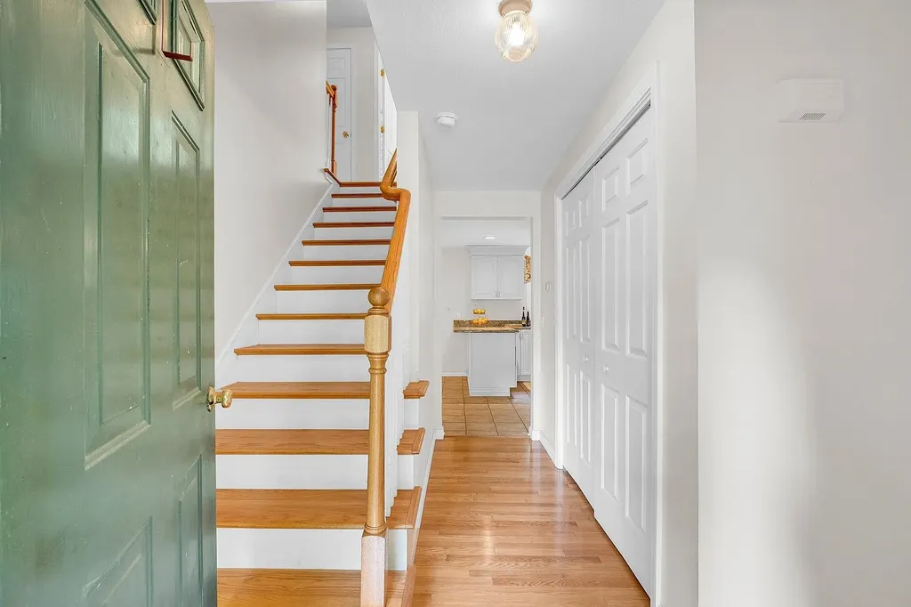 6 Stonewood Lane Hudson NH 03051