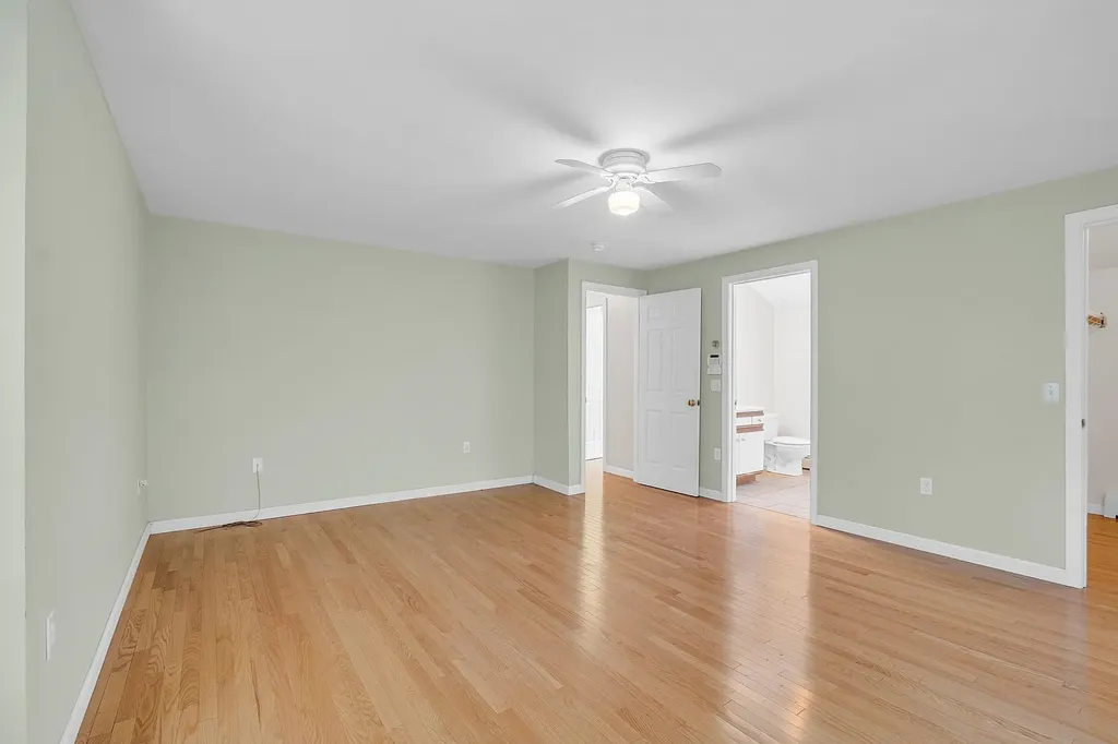 6 Stonewood Lane Hudson NH 03051