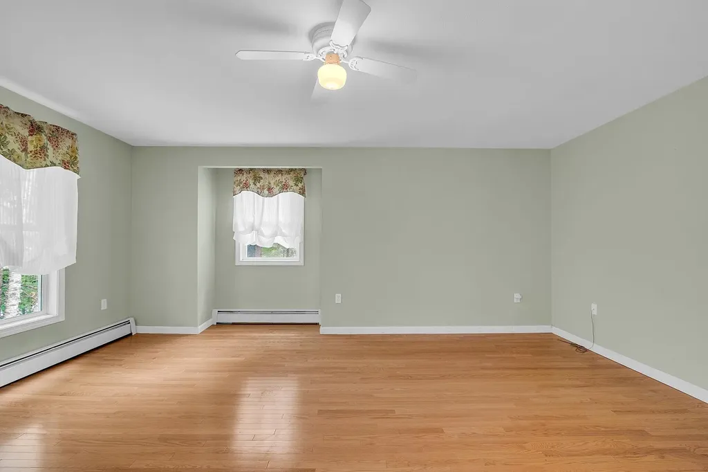 6 Stonewood Lane Hudson NH 03051