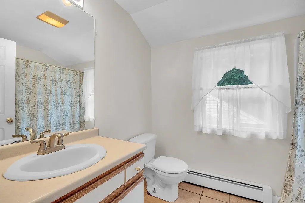 6 Stonewood Lane Hudson NH 03051