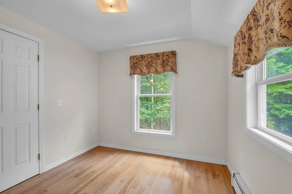 6 Stonewood Lane Hudson NH 03051