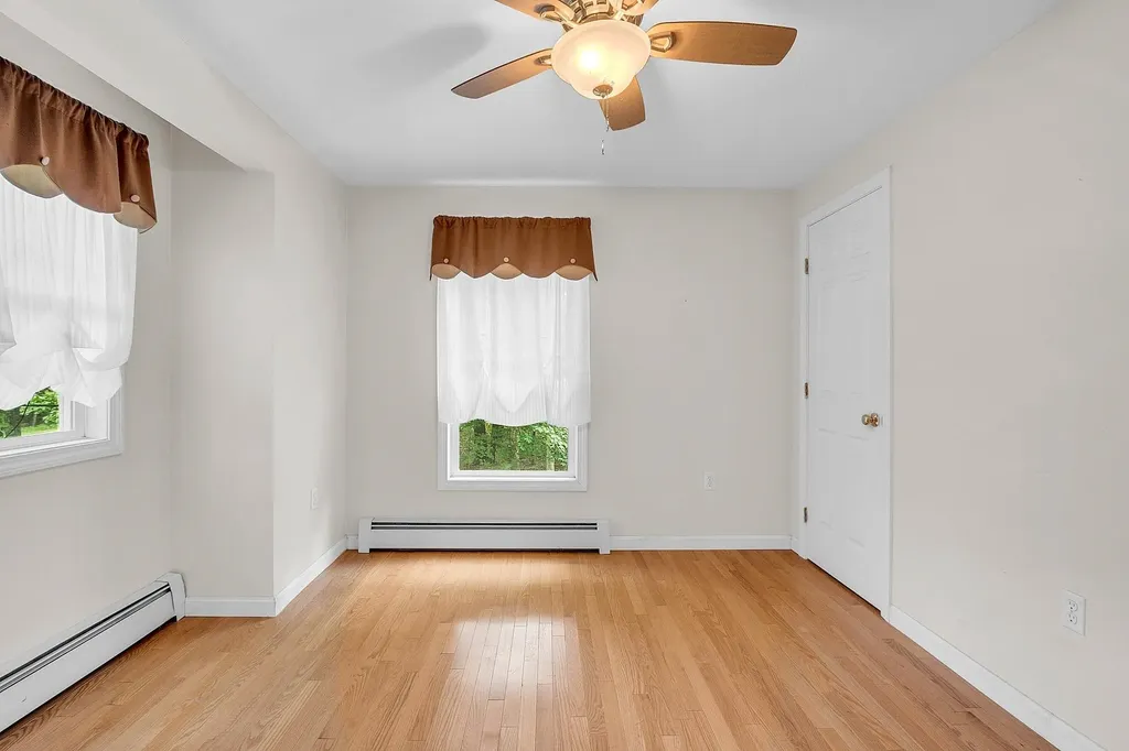 6 Stonewood Lane Hudson NH 03051