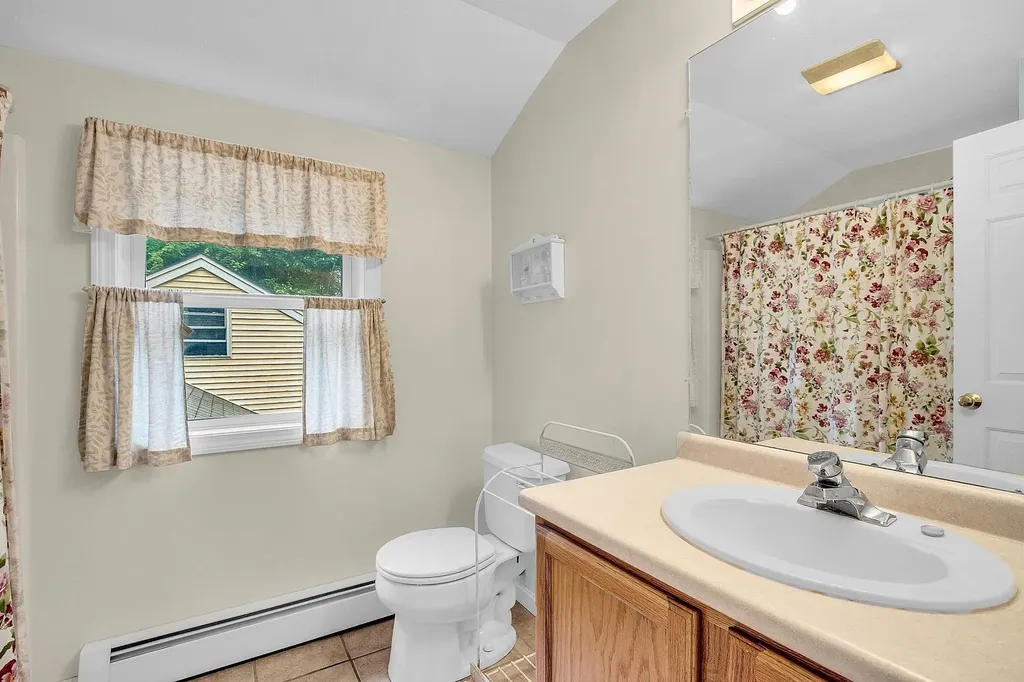 6 Stonewood Lane Hudson NH 03051