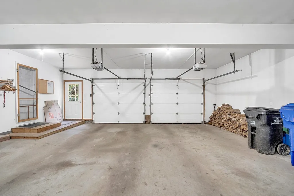 6 Stonewood Lane Hudson NH 03051