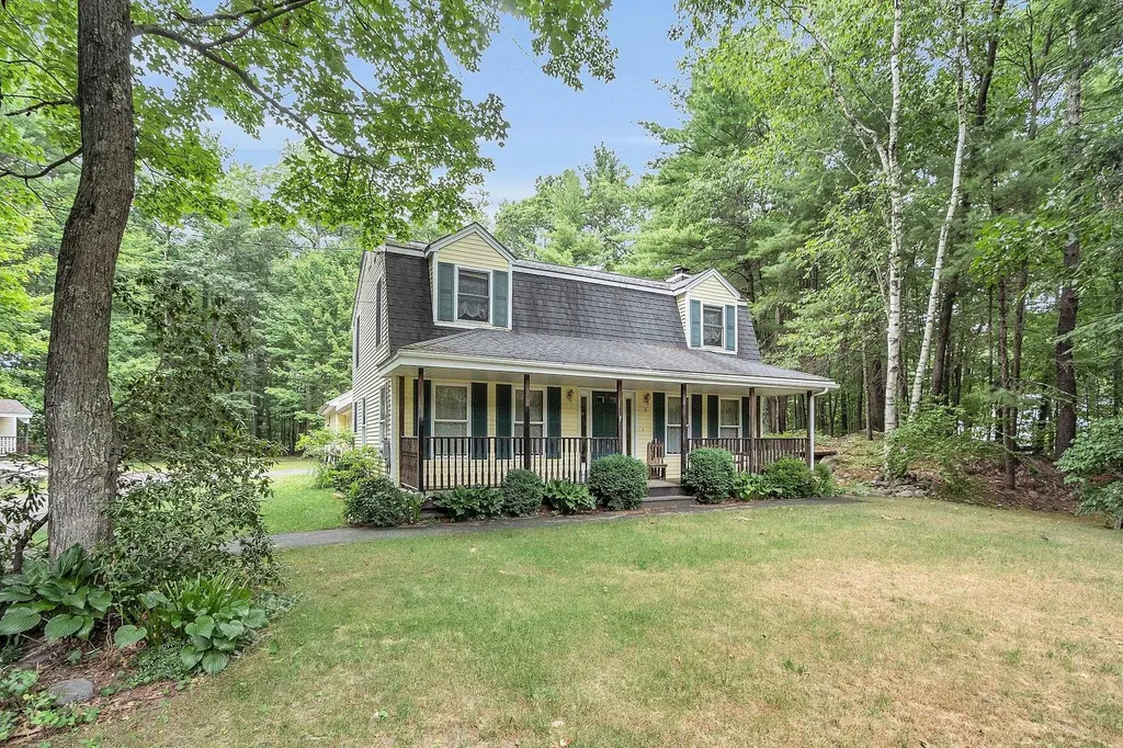 6 Stonewood Lane Hudson NH 03051