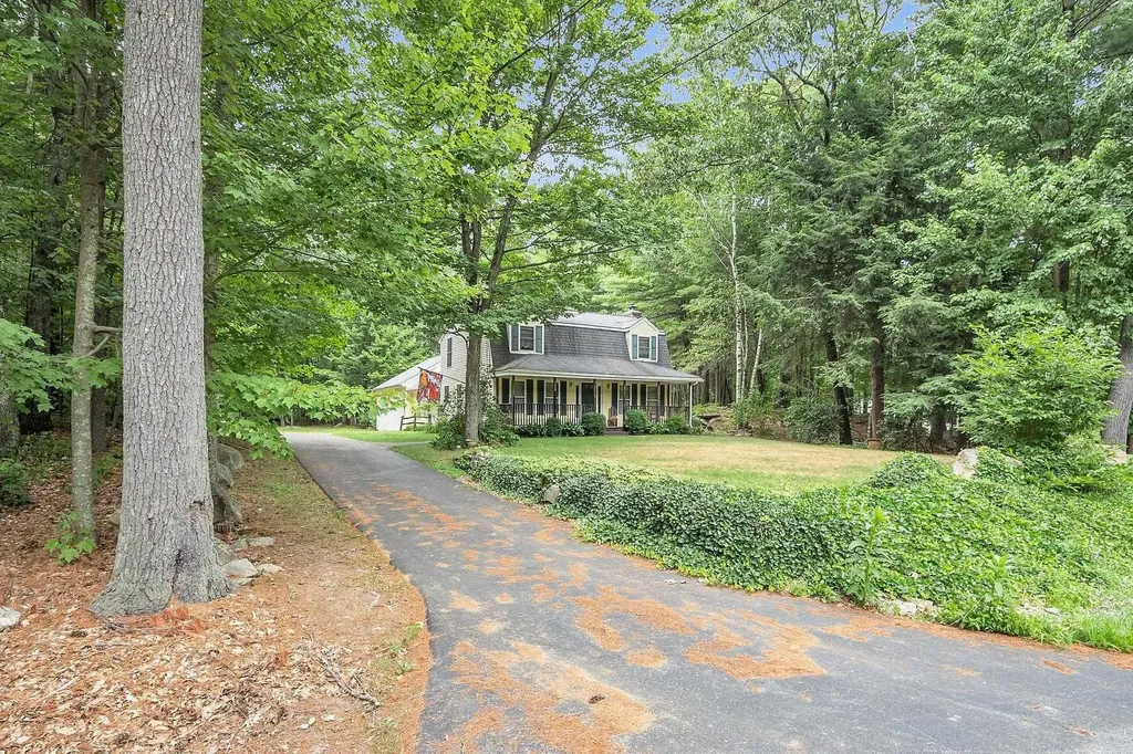 6 Stonewood Lane Hudson NH 03051
